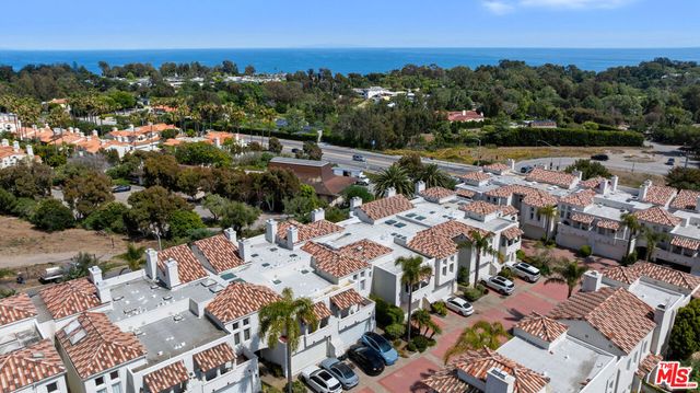 6435 Zumirez Drive 9, Malibu, CA 90265