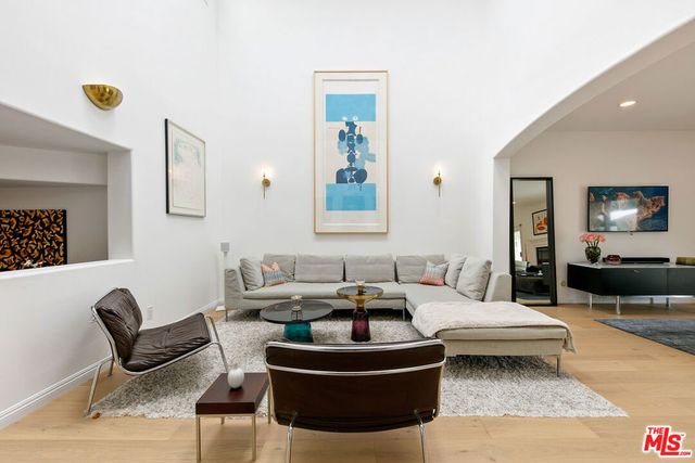 6435 Zumirez Drive 9, Malibu, CA 90265