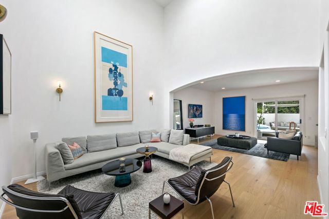 6435 Zumirez Drive 9, Malibu, CA 90265