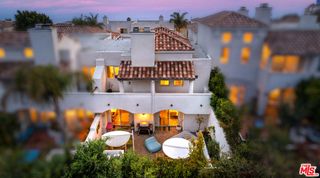 6435 Zumirez Drive 9, Malibu, CA 90265