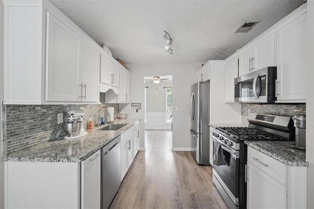 2707 Abbotts Glen Place NW, Acworth, GA 30101
