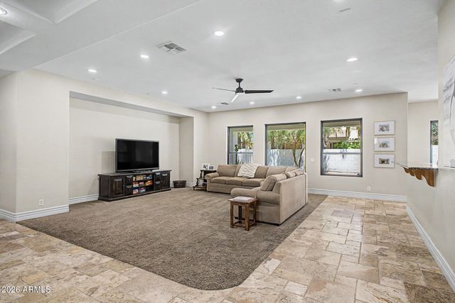 2950 E COMSTOCK Drive, Gilbert, AZ 85296