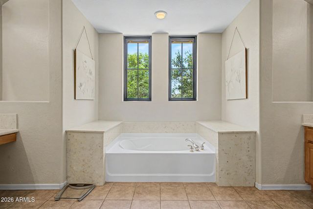 2950 E COMSTOCK Drive, Gilbert, AZ 85296