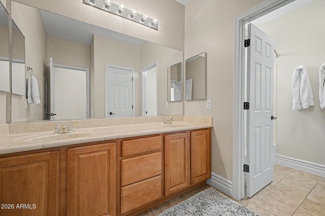 2950 E COMSTOCK Drive, Gilbert, AZ 85296