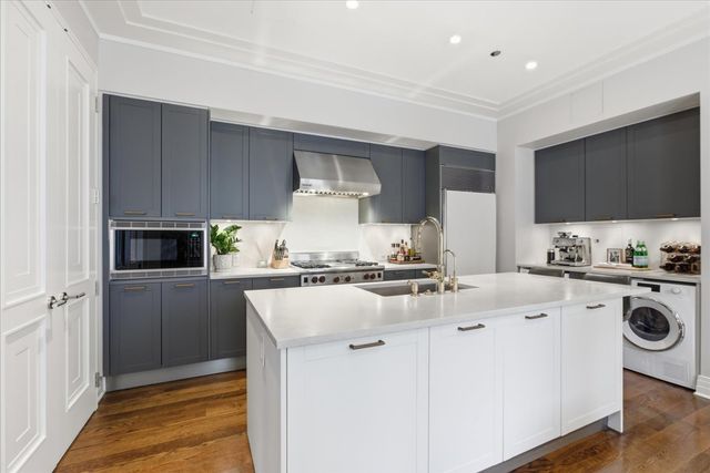 159 E Walton Place 12E, Chicago, IL 60611
