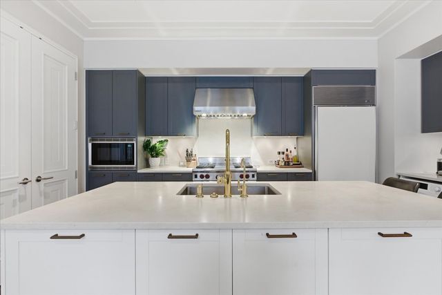 159 E Walton Place 12E, Chicago, IL 60611