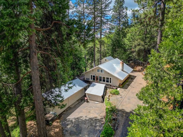 238 Cedar Dr, Hathaway Pines, CA 95233