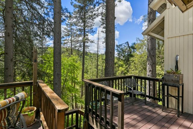 238 Cedar Dr, Hathaway Pines, CA 95233