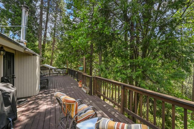 238 Cedar Dr, Hathaway Pines, CA 95233