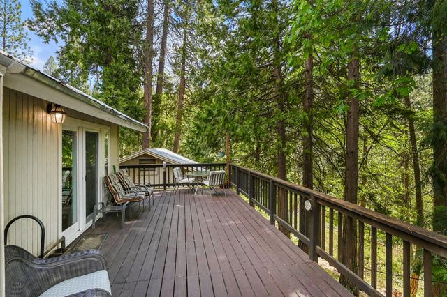 238 Cedar Dr, Hathaway Pines, CA 95233