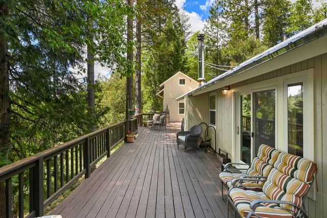 238 Cedar Dr, Hathaway Pines, CA 95233
