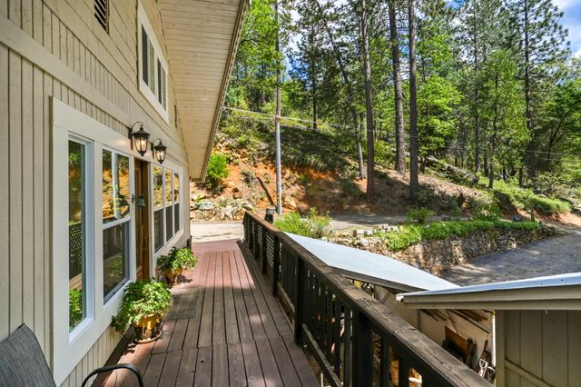 238 Cedar Dr, Hathaway Pines, CA 95233