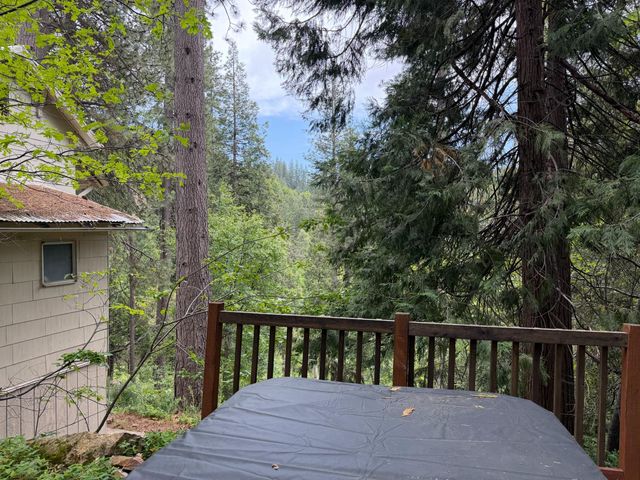 238 Cedar Dr, Hathaway Pines, CA 95233