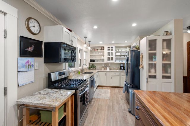 238 Cedar Dr, Hathaway Pines, CA 95233