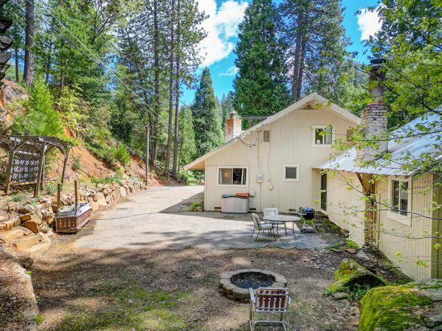 238 Cedar Dr, Hathaway Pines, CA 95233