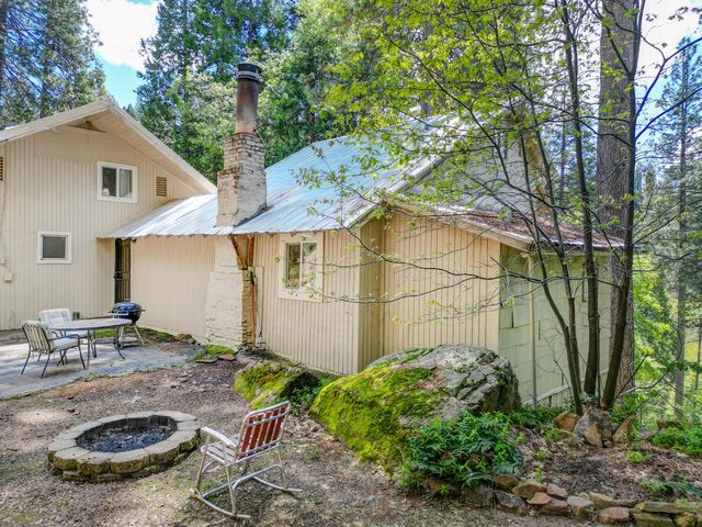 238 Cedar Dr, Hathaway Pines, CA 95233