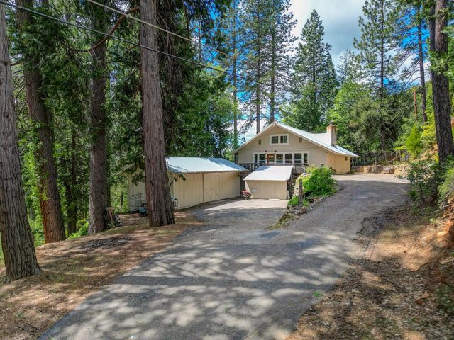 238 Cedar Dr, Hathaway Pines, CA 95233