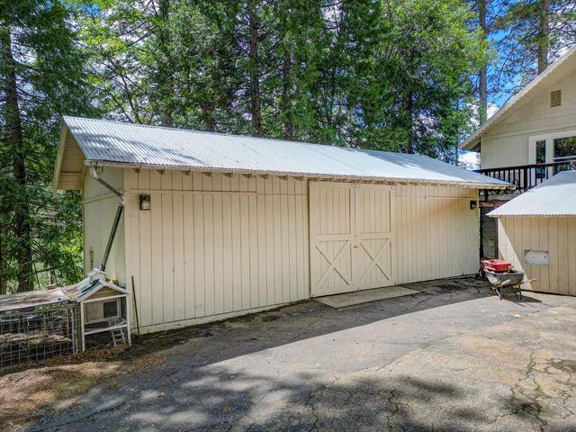 238 Cedar Dr, Hathaway Pines, CA 95233