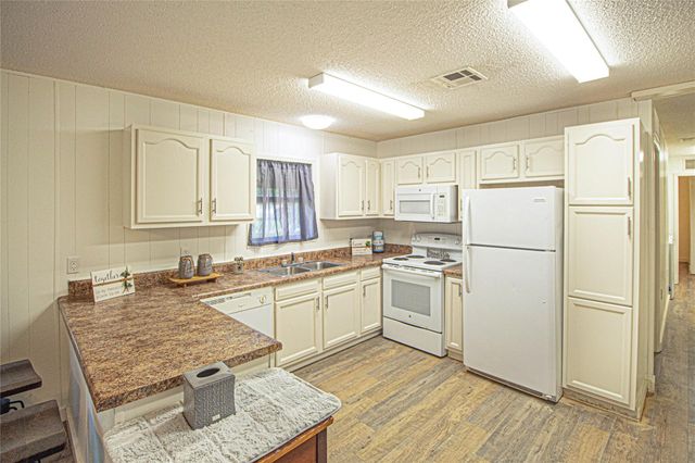 277 Lucy, Livingston, TX 77351