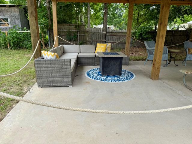 277 Lucy, Livingston, TX 77351