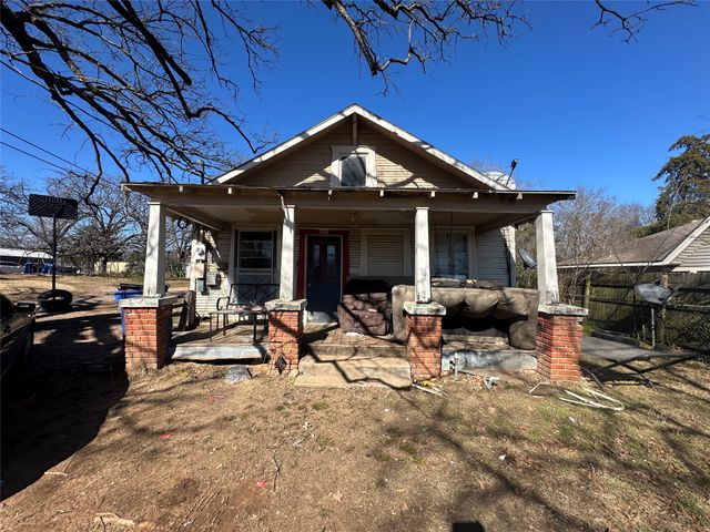 1022 W Wolfe Street, Grand Saline, TX 75140