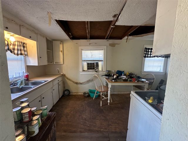 1022 W Wolfe Street, Grand Saline, TX 75140