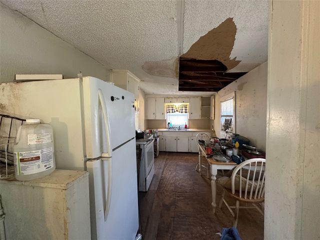 1022 W Wolfe Street, Grand Saline, TX 75140