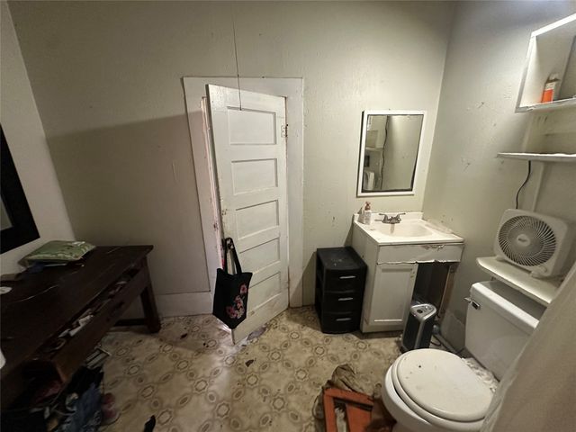 1022 W Wolfe Street, Grand Saline, TX 75140