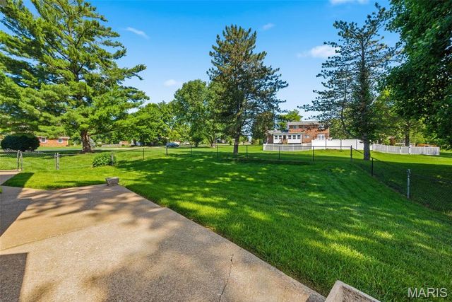 446 Woodstream Drive, St Charles, MO 63304