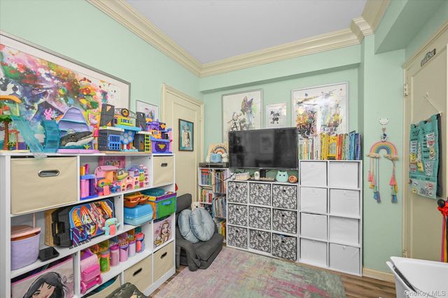 67-76 Booth Street 2i, Forest Hills, NY 11375