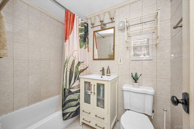 67-76 Booth Street 2i, Forest Hills, NY 11375