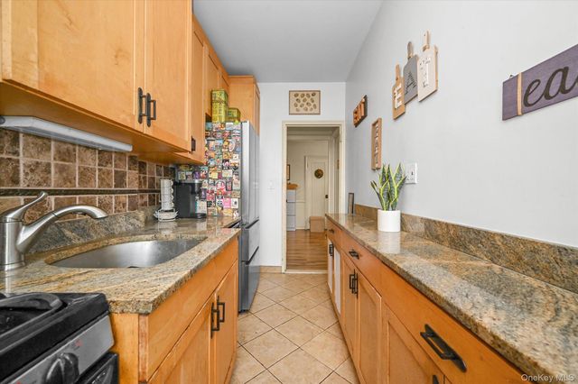 67-76 Booth Street 2i, Forest Hills, NY 11375