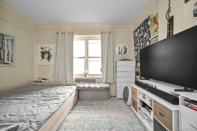 67-76 Booth Street 2i, Forest Hills, NY 11375