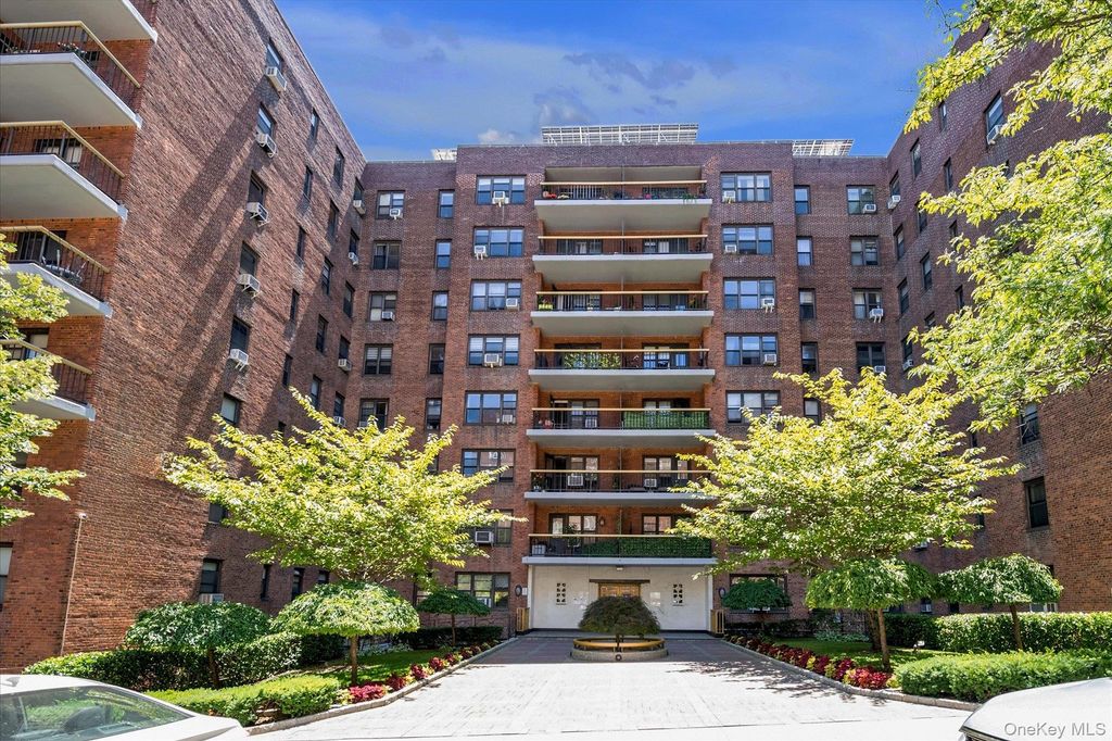 67-76 Booth Street 2i, Forest Hills, NY 11375