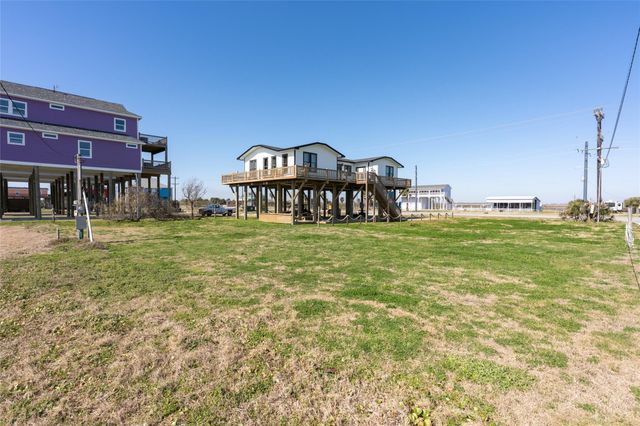 985 Marjorie, Gilchrist, TX 77617