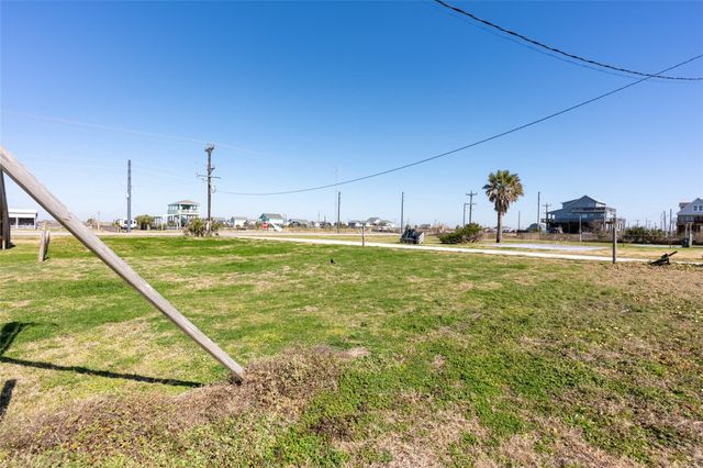 985 Marjorie, Gilchrist, TX 77617