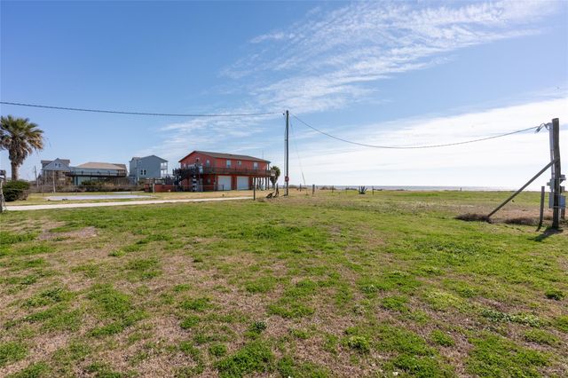 985 Marjorie, Gilchrist, TX 77617