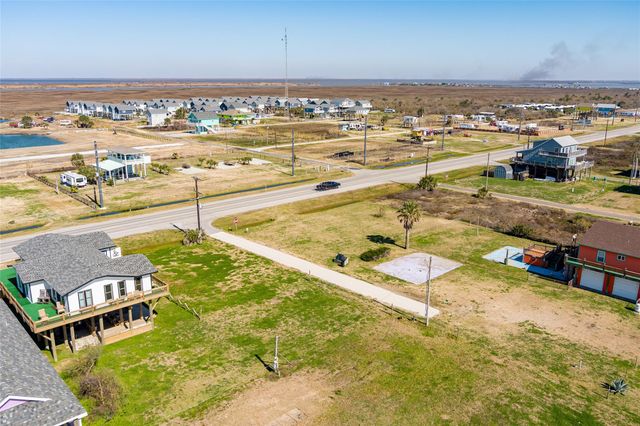 985 Marjorie, Gilchrist, TX 77617