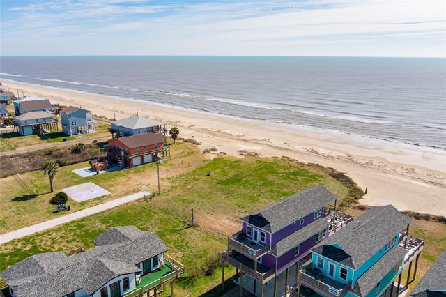 985 Marjorie, Gilchrist, TX 77617