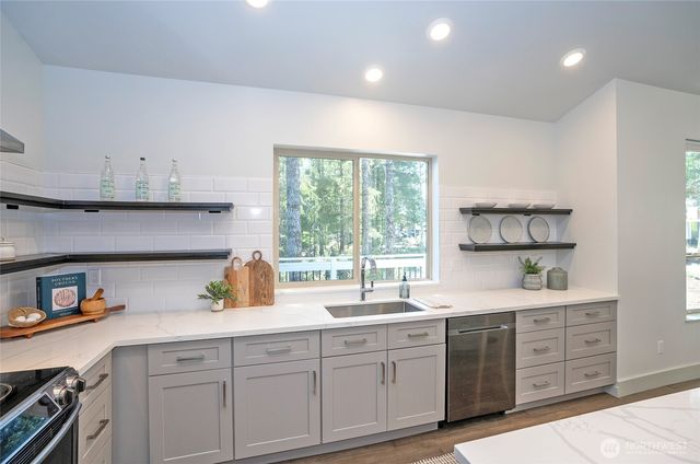 240 E Susan Lane, Union, WA 98592