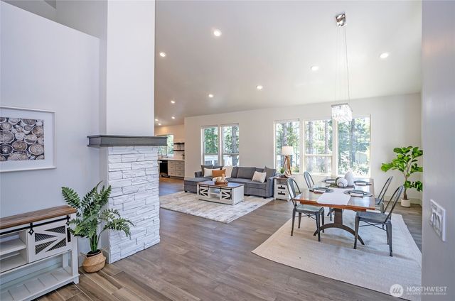 240 E Susan Lane, Union, WA 98592