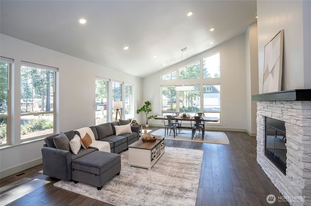 240 E Susan Lane, Union, WA 98592