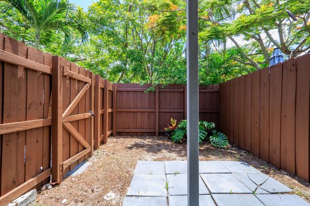 1100 NE 11th Avenue Apt 4, Fort Lauderdale, FL 33304