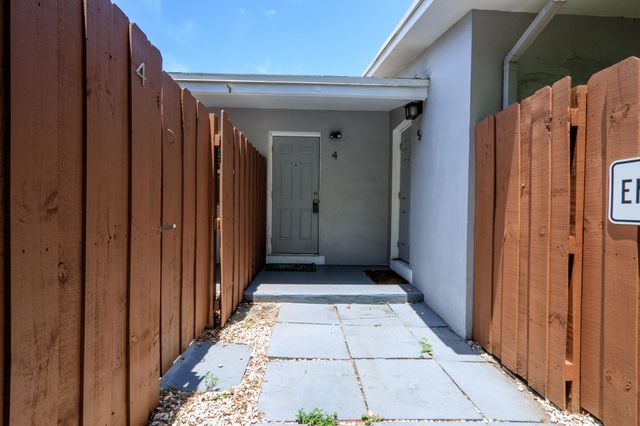 1100 NE 11th Avenue Apt 4, Fort Lauderdale, FL 33304