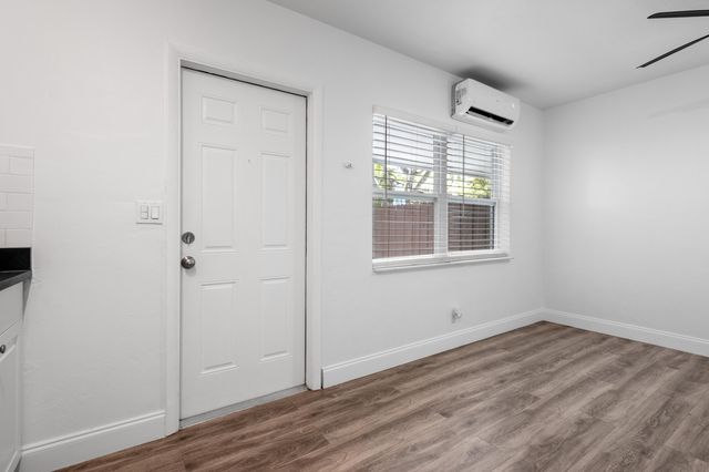 1100 NE 11th Avenue Apt 4, Fort Lauderdale, FL 33304