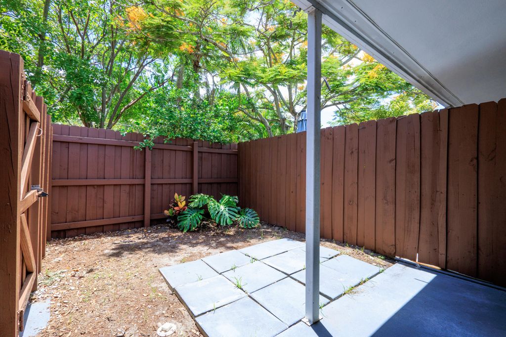1100 NE 11th Avenue Apt 4, Fort Lauderdale, FL 33304
