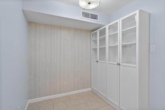 1840 Burton DR 131, Austin, TX 78741