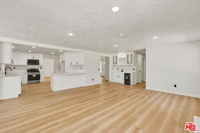 17590 El Cajon Drive, Hesperia, CA 92345