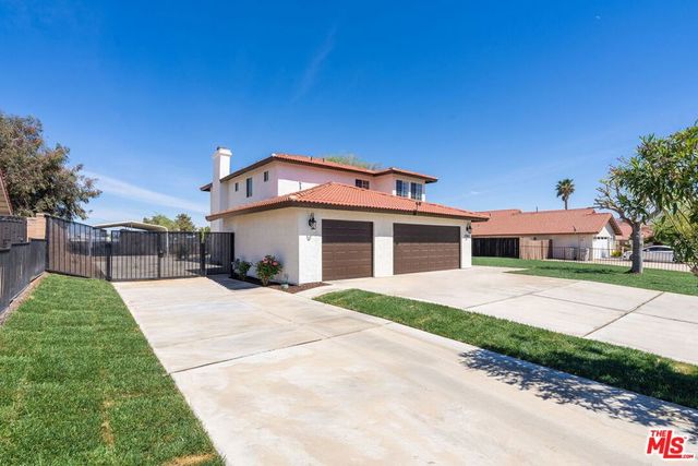 17590 El Cajon Drive, Hesperia, CA 92345