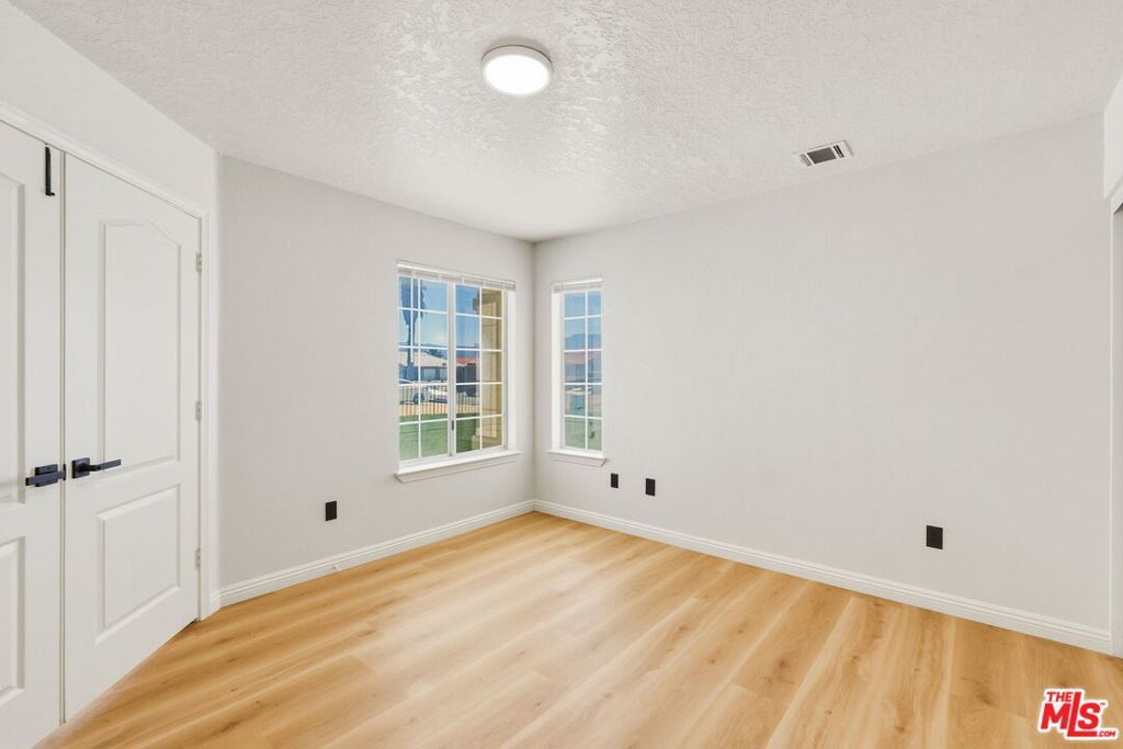 Image 14 of property listing at 17590 El Cajon Drive, Hesperia, CA 92345